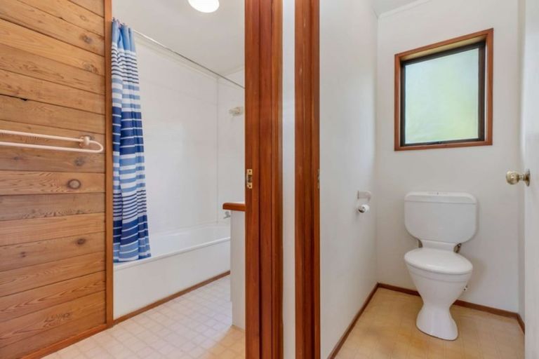 Photo of property in 2/11 Firle Place, Green Bay, Auckland, 0604