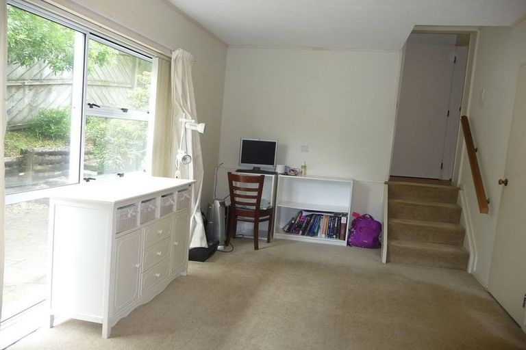 Photo of property in 2/16 Ronald Macken Place, Windsor Park, Auckland, 0632