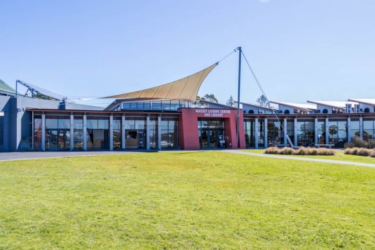 Photo of property in 19 Merv Clarke Lane, Massey, Auckland, 0614