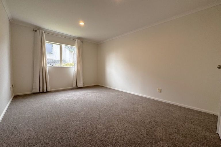 Photo of property in 50 Corricvale Way, Northcross, Auckland, 0630