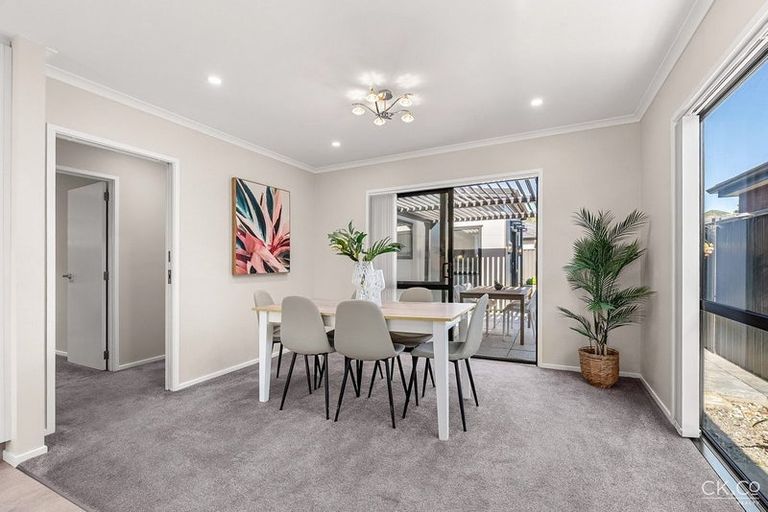 Photo of property in 15 Te Kaeaea Crescent, Wallaceville, Upper Hutt, 5018