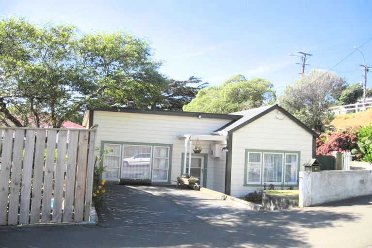 Photo of property in 2 Duppa Street, Berhampore, Wellington, 6023