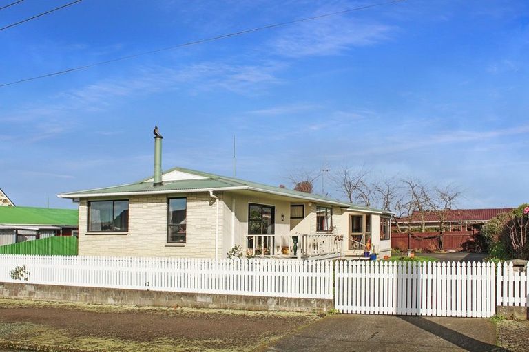 Photo of property in 13 Victoria Avenue, Dannevirke, 4930