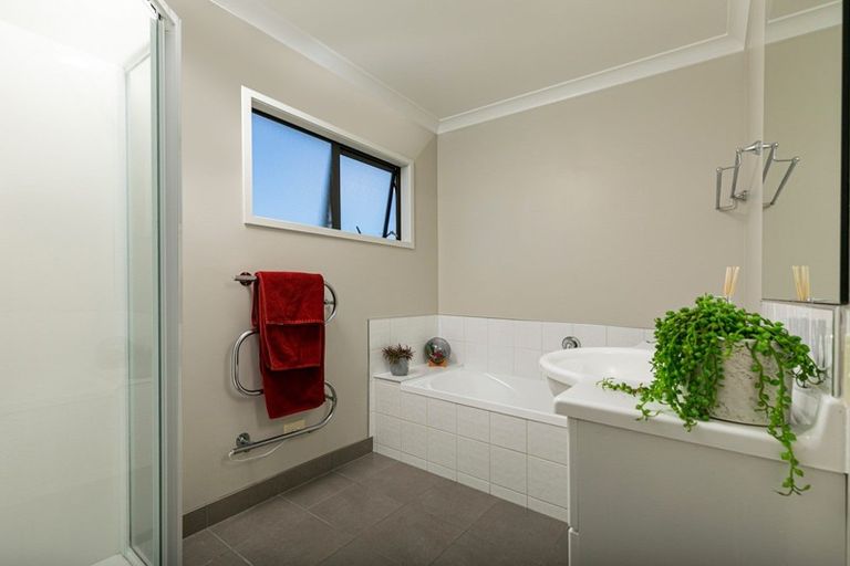 Photo of property in 24b Schnapper Rock Road, Schnapper Rock, Auckland, 0632