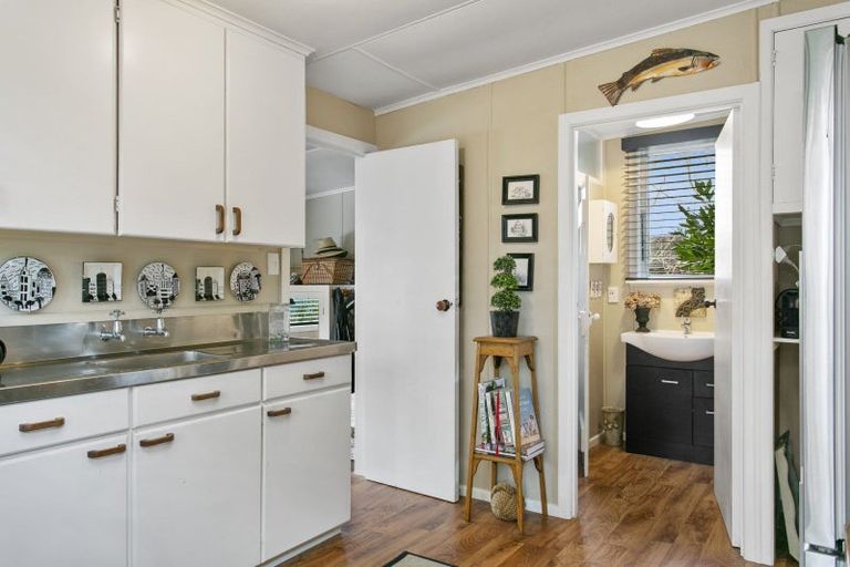 Photo of property in 43 Chesham Avenue, Waipahihi, Taupo, 3330