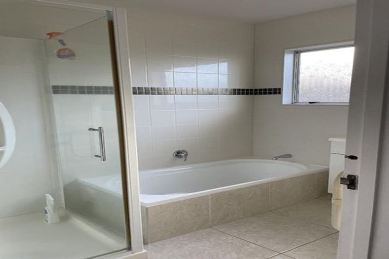 Photo of property in 1/6 Phillip Parade, Forrest Hill, Auckland, 0620