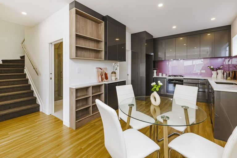 Photo of property in 76a Glenmore Road, Sunnyhills, Auckland, 2010