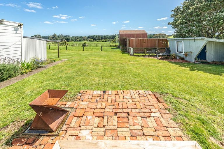 Photo of property in 23 Waitangi Road, Waverley, 4592