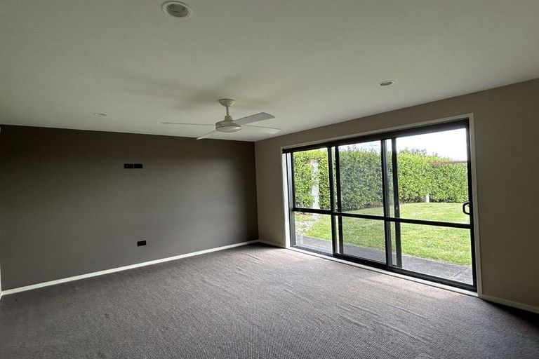 Photo of property in 45 Harry Dreadon Road, Opaheke, Papakura, 2584
