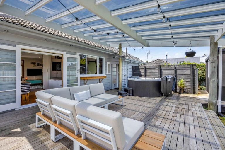 Photo of property in 9 Omata Road, Westown, New Plymouth, 4310