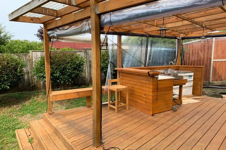 Photo of property in 24 Glenshee Place, Highland Park, Auckland, 2010