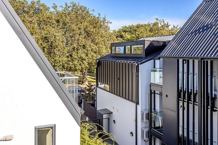 Photo of property in 8/32 Cranmer Square, Christchurch Central, Christchurch, 8013