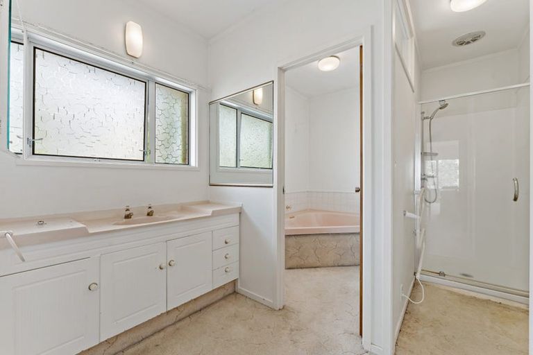 Photo of property in 40 Montgomery Avenue, Rothesay Bay, Auckland, 0630