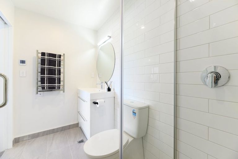 Photo of property in 19d Tawa Road, Te Atatu Peninsula, Auckland, 0610