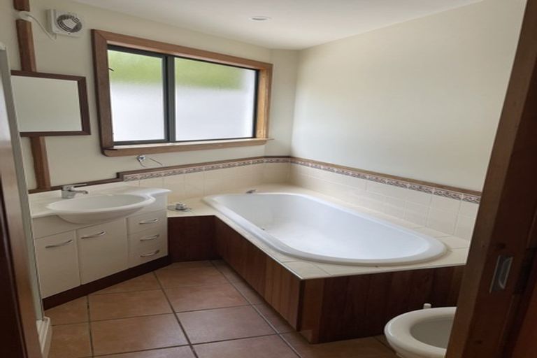 Photo of property in 2 Victoria Road, Omata, New Plymouth, 4374