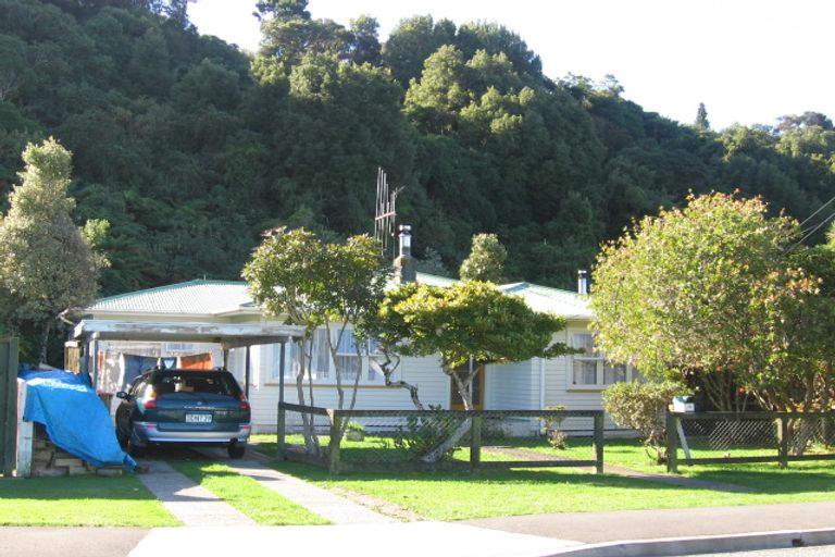 Photo of property in 19 Gillespies Road, Birchville, Upper Hutt, 5018