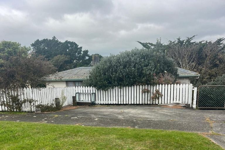 Photo of property in 31 Dorset Grove, Cannons Creek, Porirua, 5024