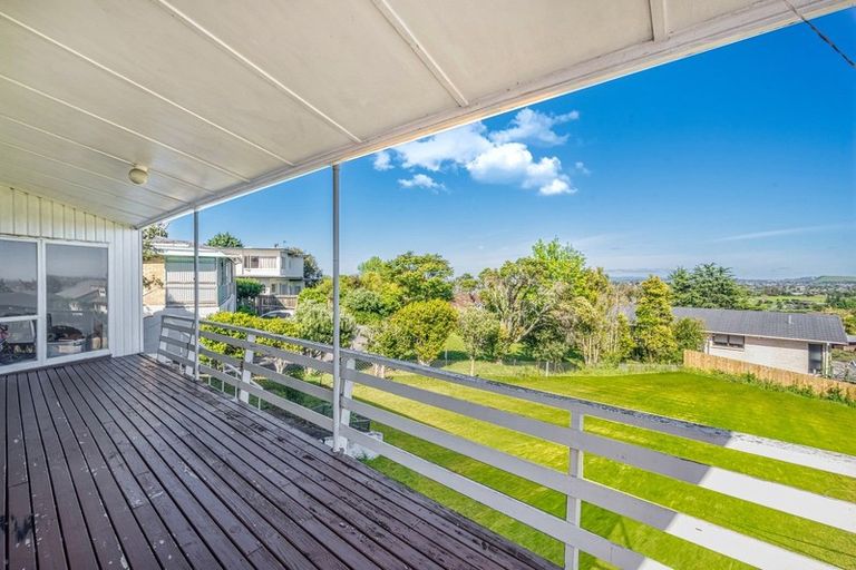 Photo of property in 105 Bradbury Road, Botany Downs, Auckland, 2010