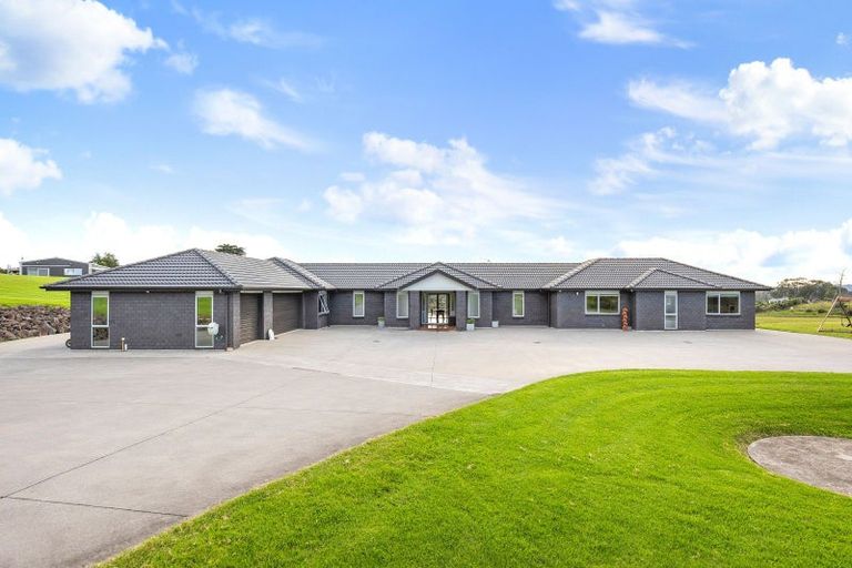 Photo of property in 135 Nixon Road, Taupaki, Henderson, 0782