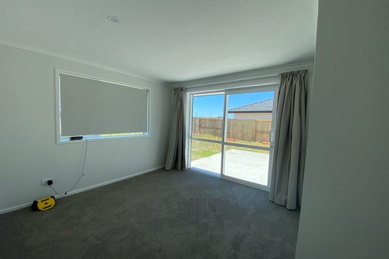 Photo of property in 28 Te Piriti Road, One Tree Point, 0118