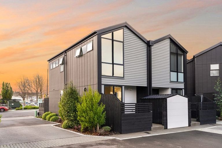 Photo of property in 1/27 Harewood Road, Papanui, Christchurch, 8053