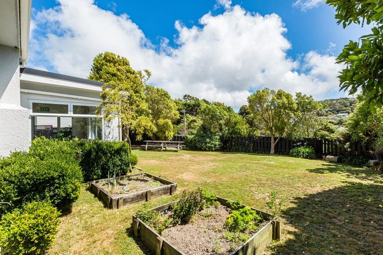 Photo of property in 28 Black Rock Road, Newlands, Wellington, 6037