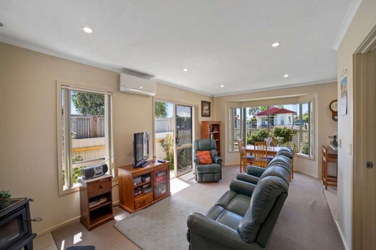 Photo of property in 19 Waverley Street, Elgin, Gisborne, 4010