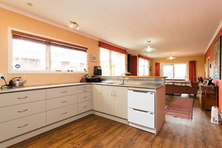 Photo of property in 247 Vogel Street, Roslyn, Palmerston North, 4414