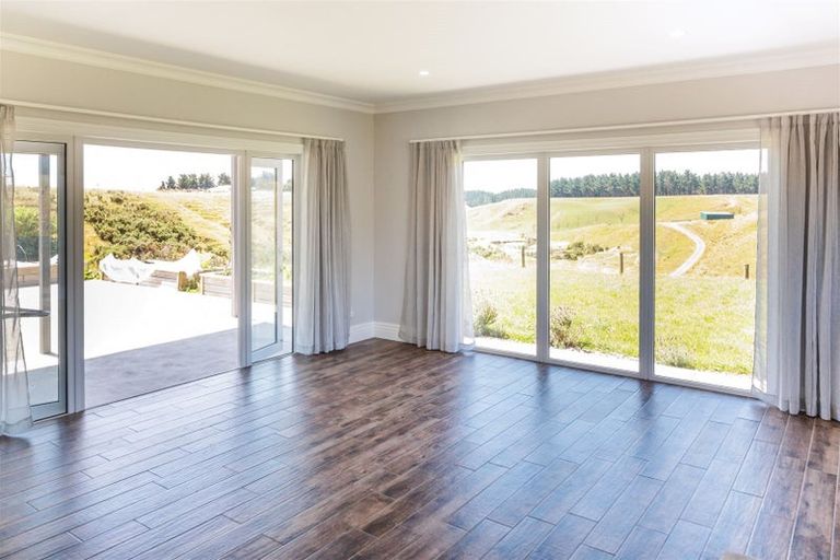 Photo of property in 52 Highland View Drive, Tokomaru, Palmerston North, 4474