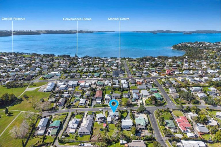 Photo of property in 30 Foster Crescent, Snells Beach, 0920
