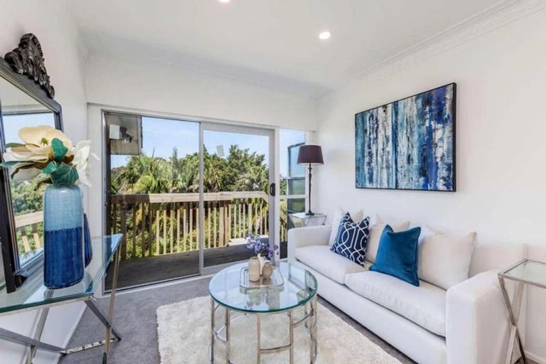 Photo of property in 2/18 Fowler Street, Northcote, Auckland, 0627