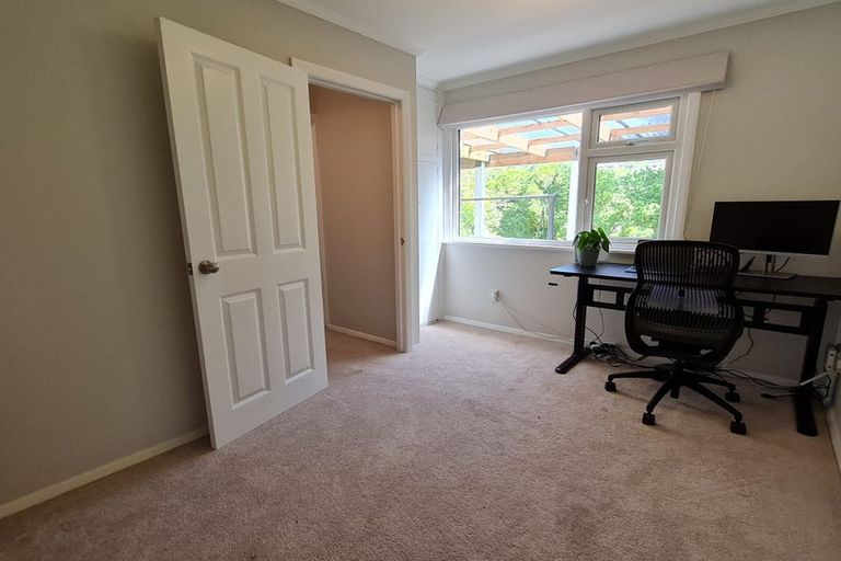 Photo of property in 56 Pokohiwi Road, Normandale, Lower Hutt, 5010