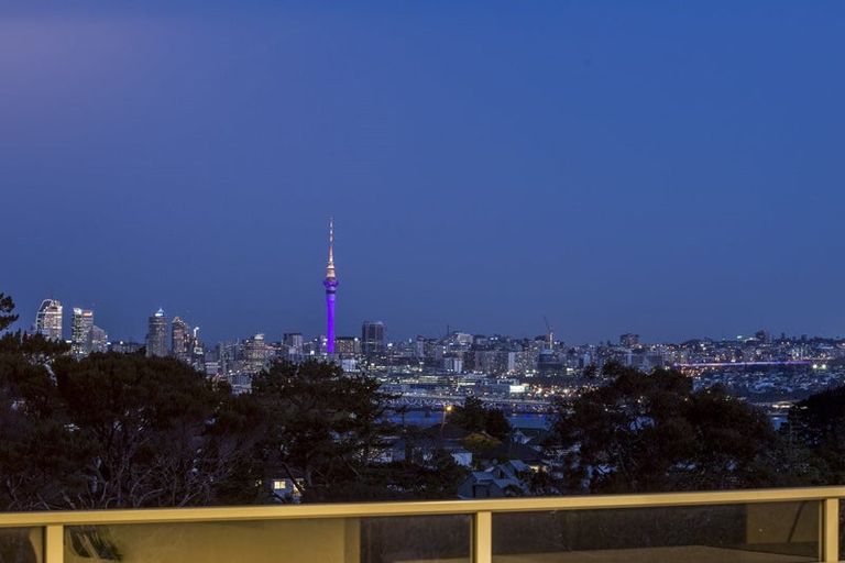 Photo of property in 8c Huka Road, Birkenhead, Auckland, 0626