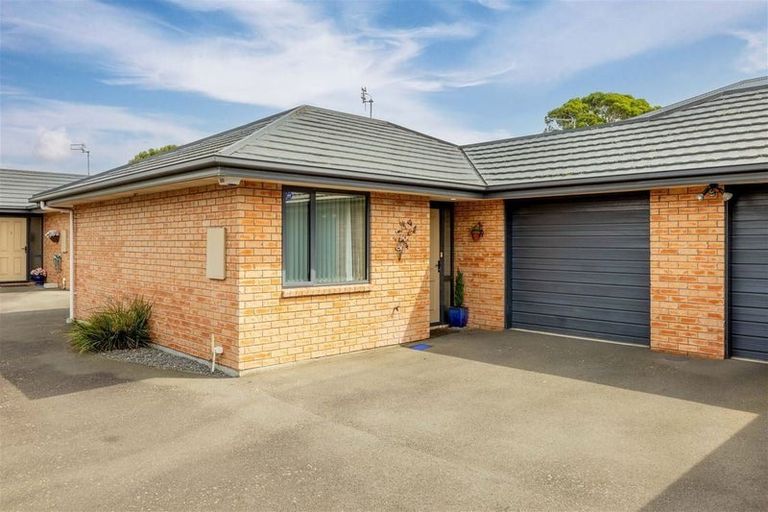 Photo of property in 3/123 Sawyers Arms Road, Northcote, Christchurch, 8052