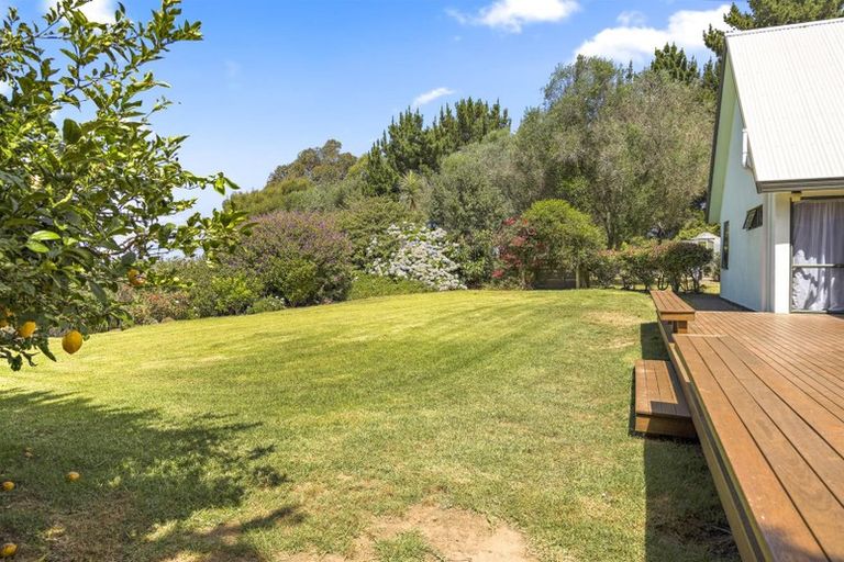 Photo of property in 1556 South Head Road, South Head, Helensville, 0874