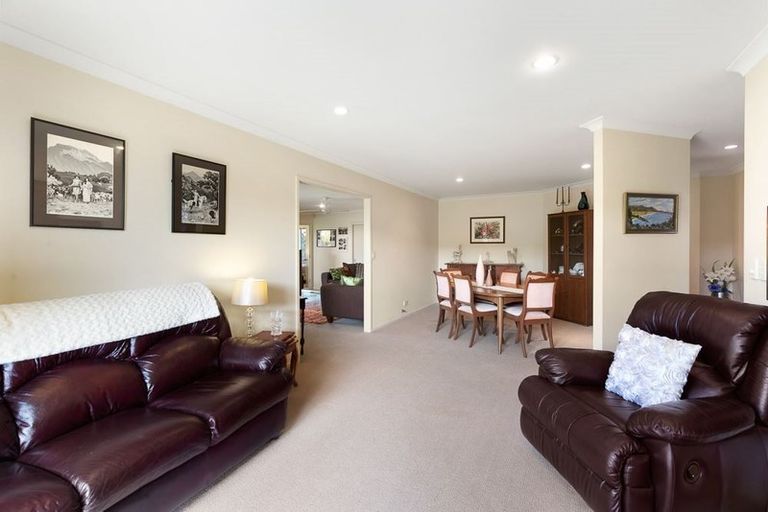 Photo of property in 34 Fleetwood Drive, Henderson, Auckland, 0612