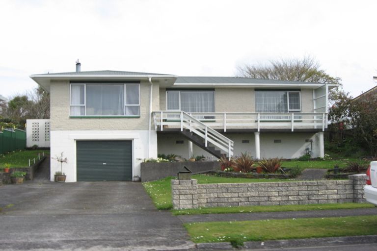 Photo of property in 5 Kauri Street, Inglewood, 4330