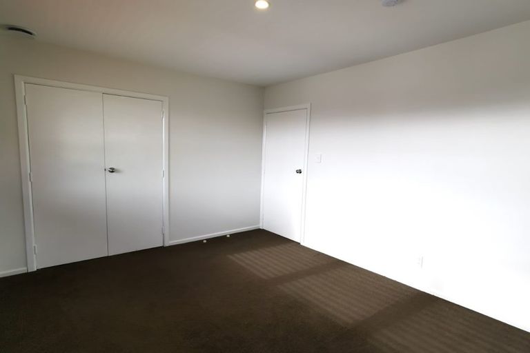 Photo of property in 2/31 Beaubank Road, Kelston, Auckland, 0602