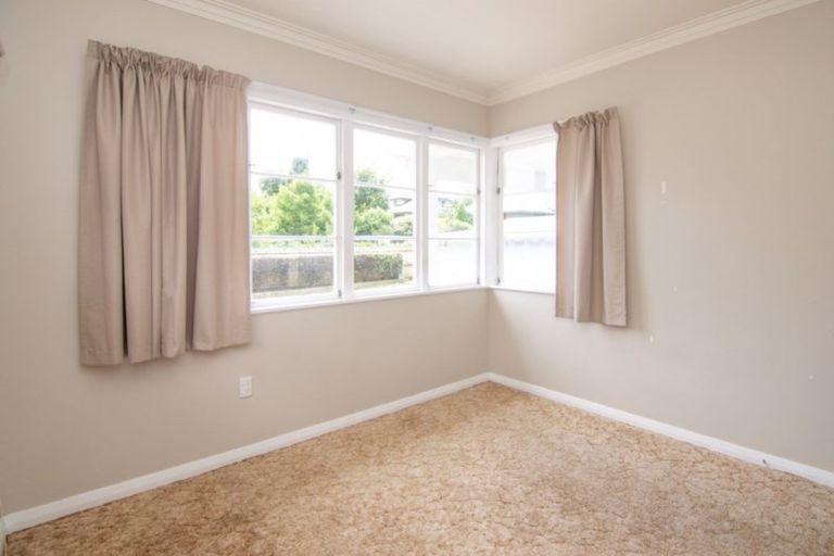 Photo of property in 583 Featherston Street, Roslyn, Palmerston North, 4414