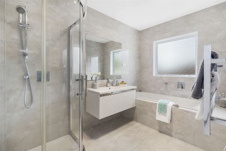 Photo of property in 23 Ravello Rise, Flat Bush, Auckland, 2019