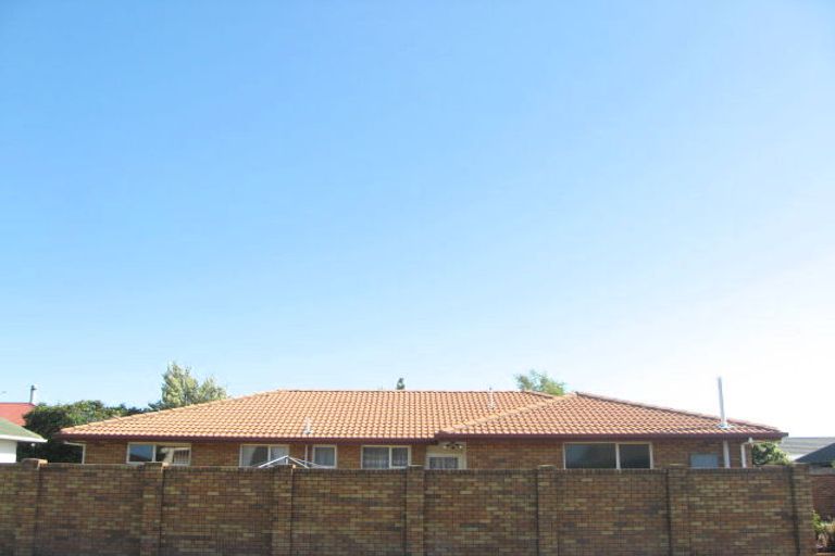 Photo of property in 2/3 Lowry Avenue, Redwood, Christchurch, 8051