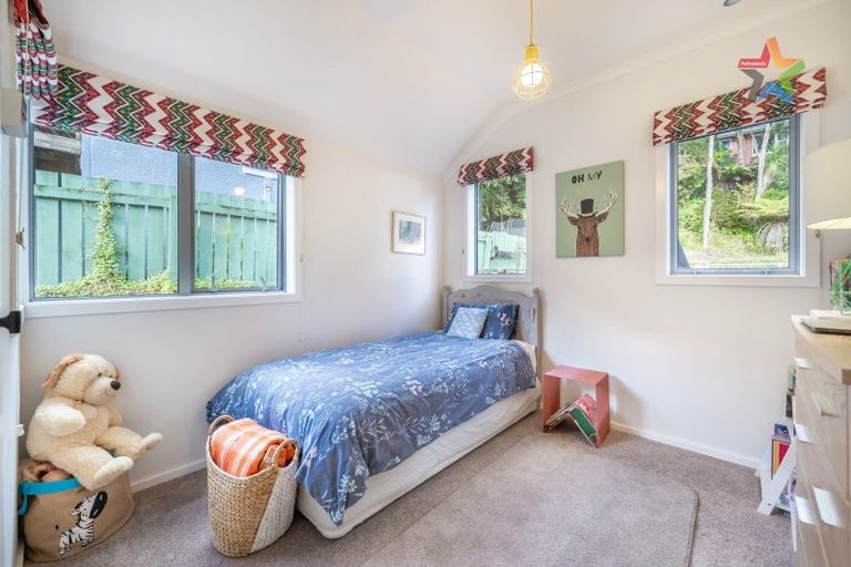 Photo of property in 225 Whites Line East, Waiwhetu, Lower Hutt, 5010