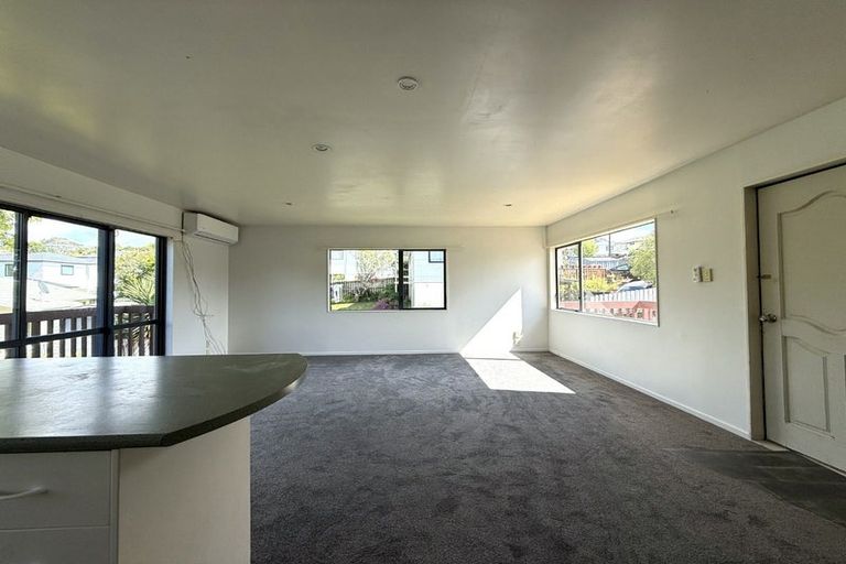 Photo of property in 11 Loughanure Place, Massey, Auckland, 0614