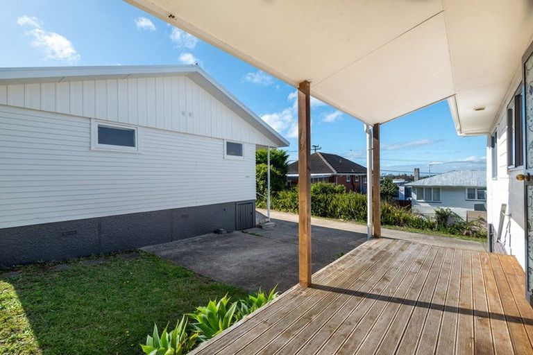 Photo of property in 199 Chivalry Road, Glenfield, Auckland, 0629