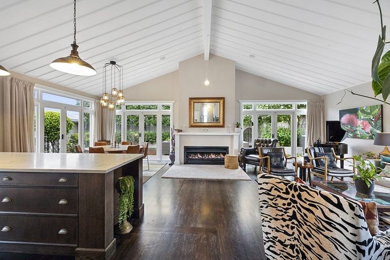 Photo of property in 15 Holsworthy Road, Lower Vogeltown, New Plymouth, 4310