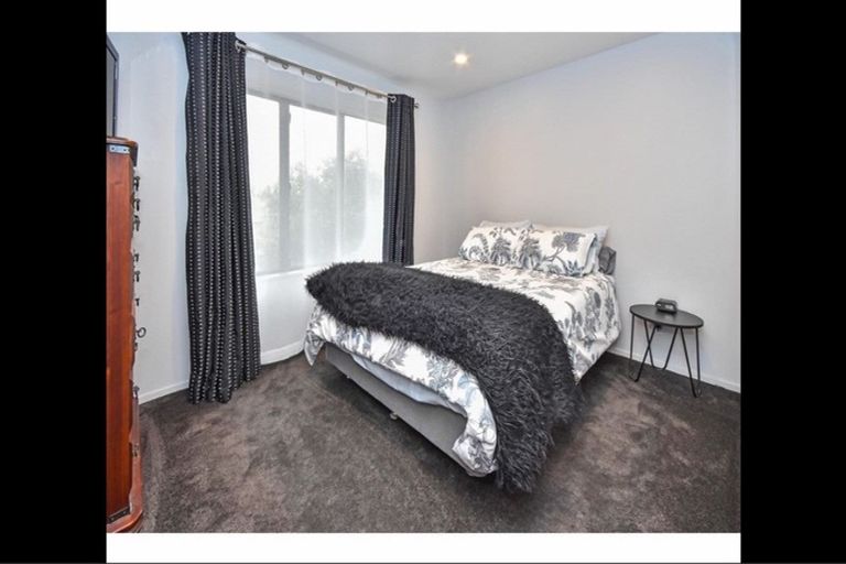 Photo of property in 21 Orinda Close, Botany Downs, Auckland, 2010