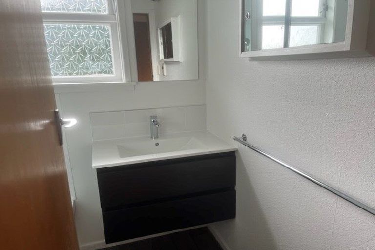 Photo of property in 3 Wycherley Drive, Bucklands Beach, Auckland, 2014