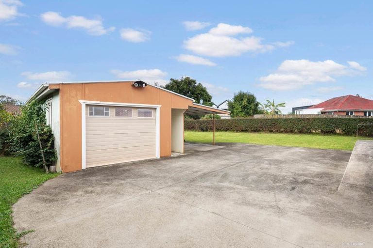 Photo of property in 49 Yeovil Road, Te Atatu Peninsula, Auckland, 0610