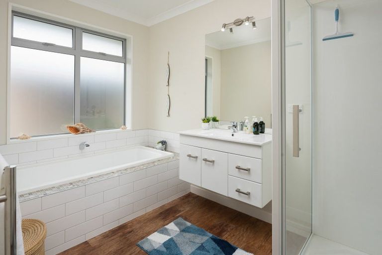 Photo of property in 6a Huia Street, Waikawa, Picton, 7220