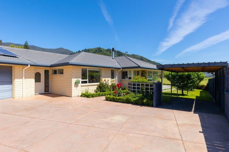 Photo of property in 32 Admiralty Place, Waikawa, Picton, 7220